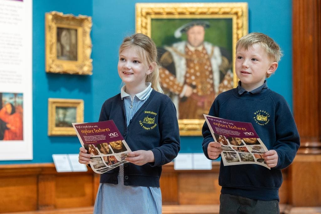 school trip pupils on an educational tour